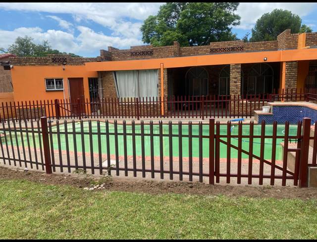 20 BEDROOM HOUSE FOR SALE IN BEDWORTH PARK